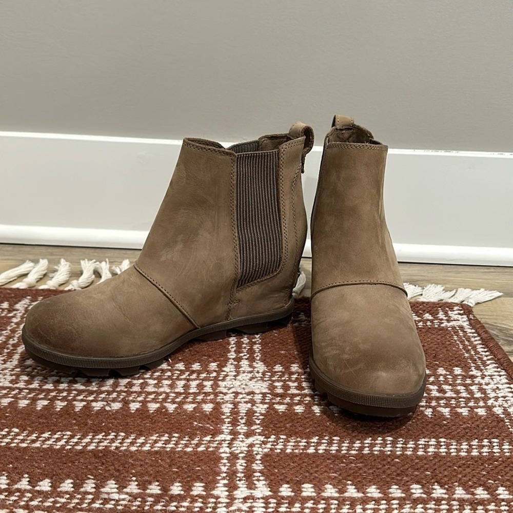 Sorel Woman's‎ Joan of Arctic Wedge II Bootie Chelsea size 9 Tan